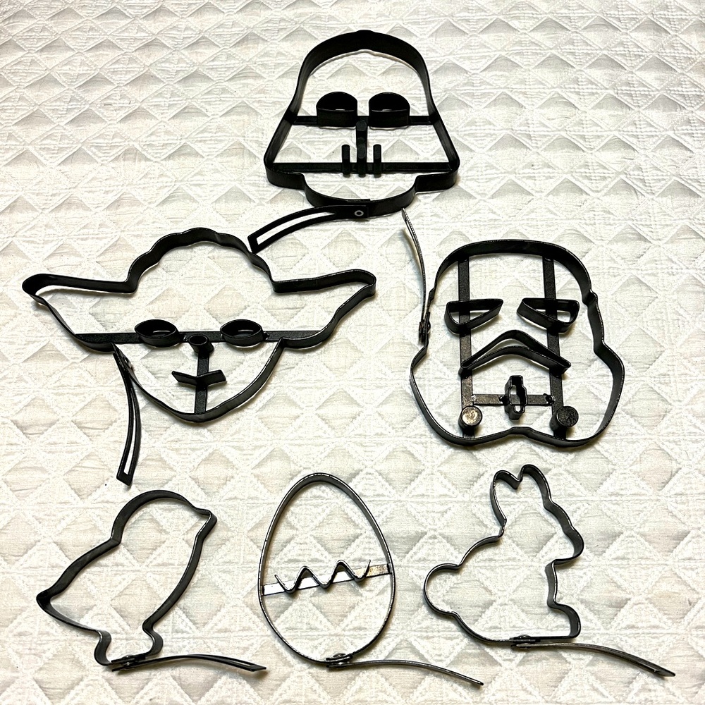 ~Lot of 2 sets: Williams Sonoma Star Wars & Easter Pancake Molds *EUC* $40+tax